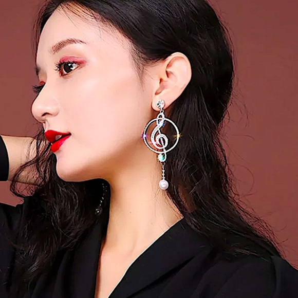 SILVER MUSIC NOTE RHINESTONE PEARL EARRINGS - Picture 2 of 5